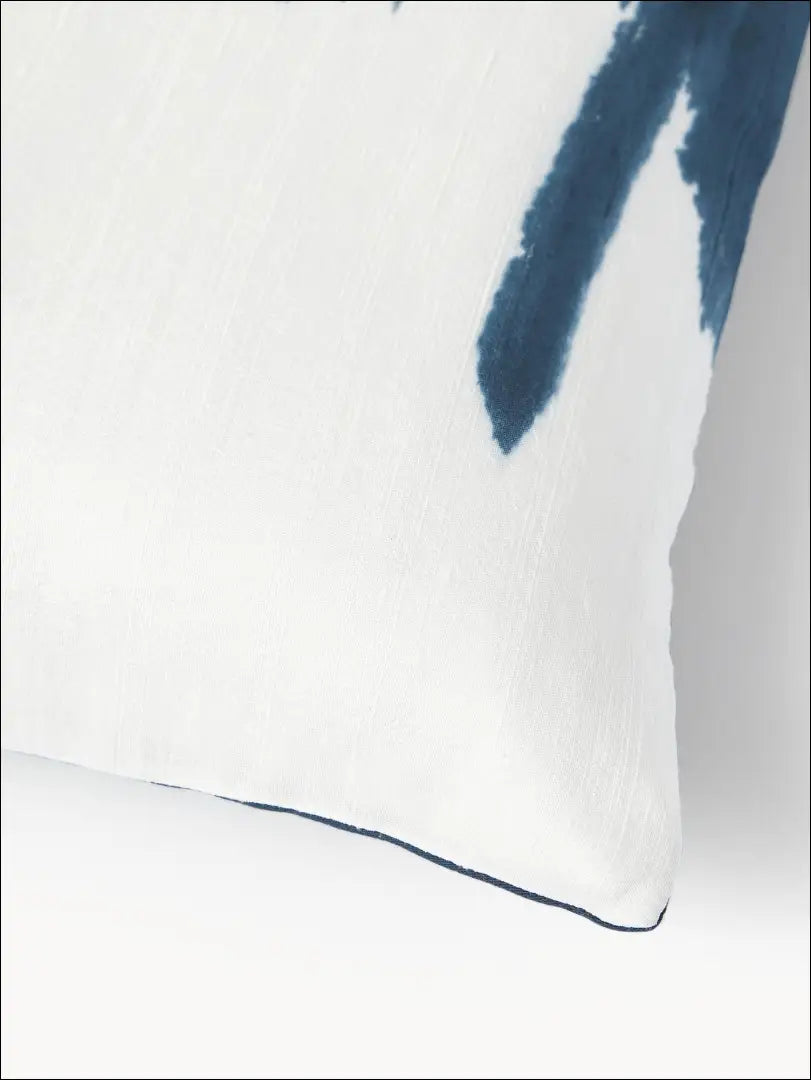 Dekoratyvinė šilko pagalvėlė DI5509 - €16 Save 60% __label:Pristatymas 1-2 d.d., color-balta, color-melyna, interjeras,