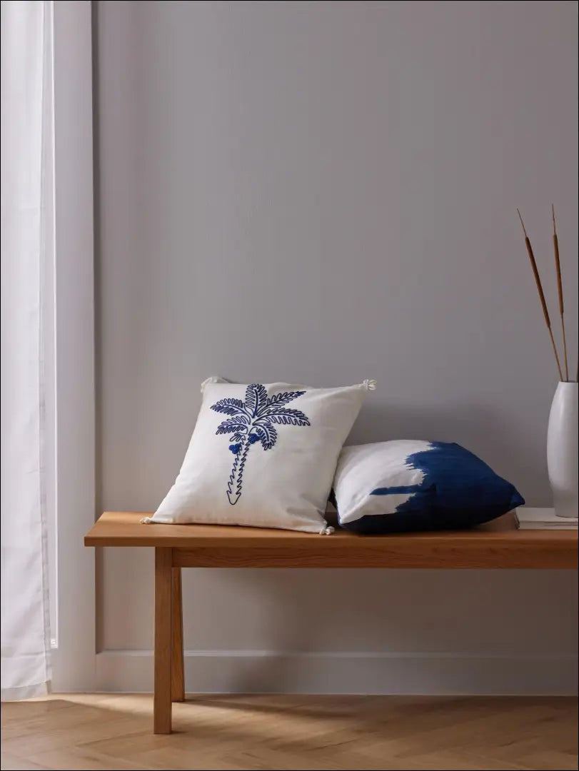 Dekoratyvinė šilko pagalvėlė DI5509 - €16 Save 60% __label:Pristatymas 1-2 d.d., color-balta, color-melyna, interjeras,