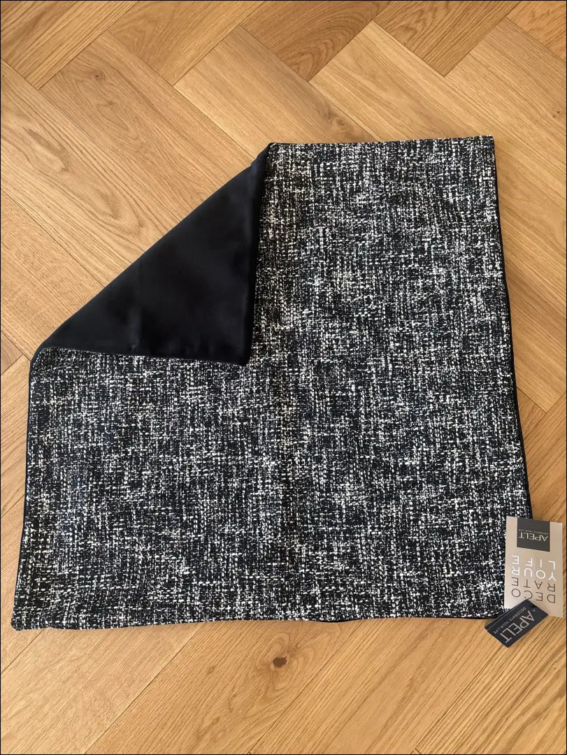 Dekoratyvinės pagalvės užvalkalas DI11829 - €23 Save 55% __label:Pristatymas 1-2 d.d., Balta, color-balta, color-juoda,