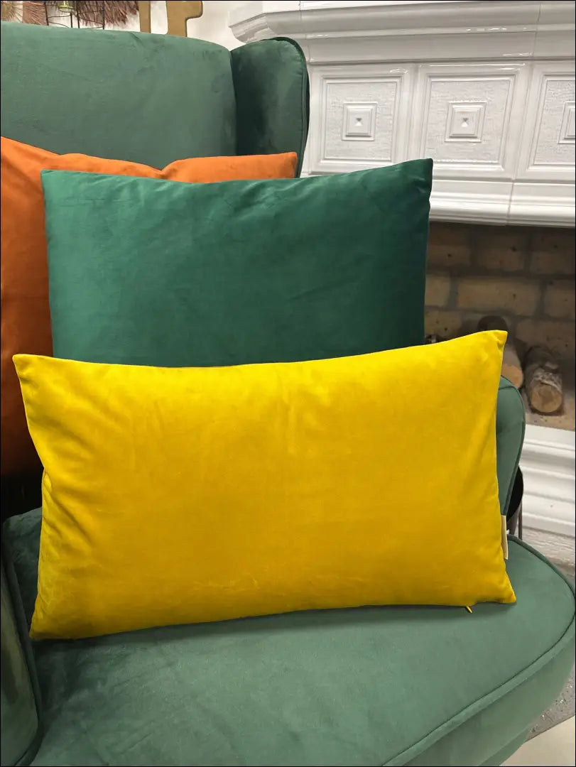 Dekoratyvinių pagalvėlių komplektas (3vnt) DI10987 - €35 Save 50% 25-50, __label:Pristatymas 1-2 d.d., color-geltona,