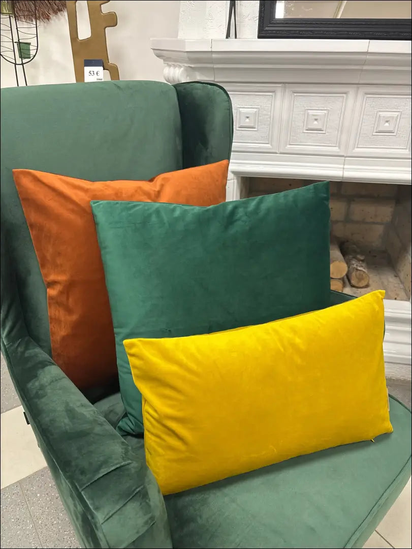 Dekoratyvinių pagalvėlių komplektas (3vnt) DI10987 - €35 Save 50% 25-50, __label:Pristatymas 1-2 d.d., color-geltona,