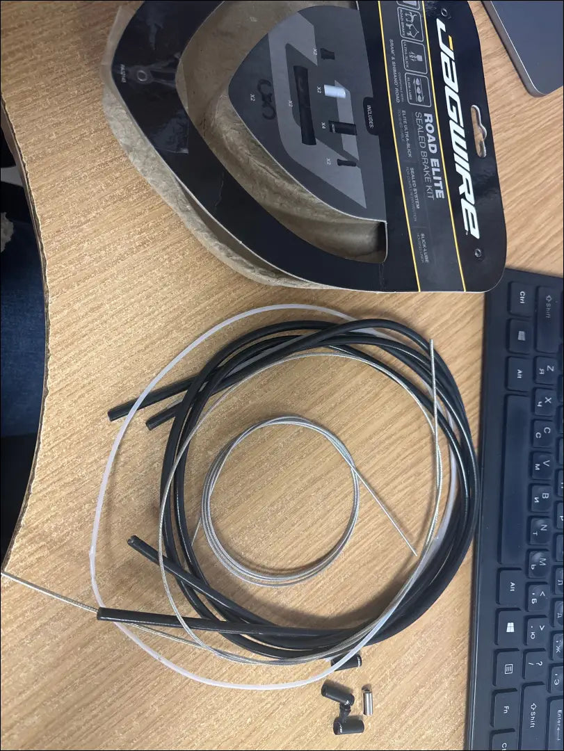 „Jagwire Road Elite“ trosai ir apvalkalai SP241 - €10 Save 75% __label:Pristatymas 1-2 d.d., pazeistas, pazeisti,