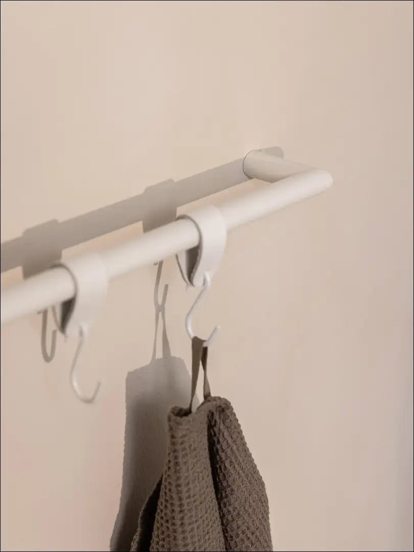 Kabliukų komplektas (3vnt) DI9914 - €49 Save 55% 25-50, __label:Pristatymas 1-2 d.d., color-balta, drabuziu-kabykla,