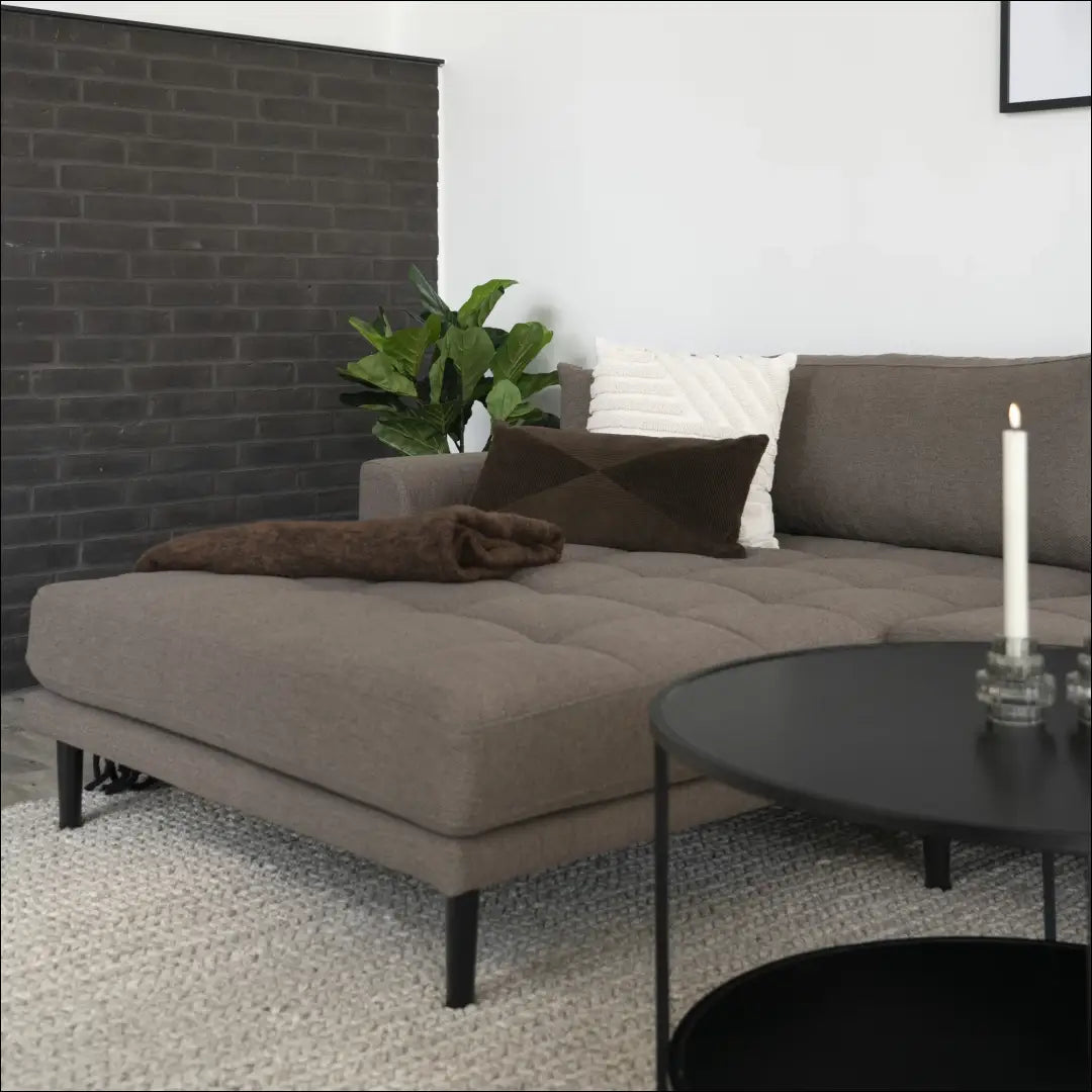 Kairinė rudos spalvos poilsio sofa su keturiomis pagalvėlėmis ir juodomis medinėmis kojelėmis RD206 - €1,479 Save 15%