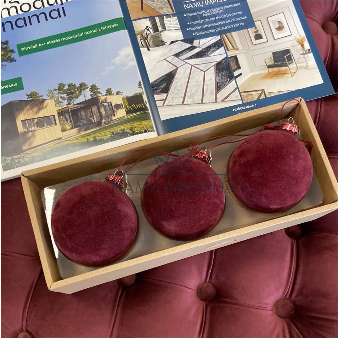 Kalėdinių aksominių burbulų komplektas (3vnt) DI4731 - €8 Save 60% __label:Pristatymas 1-2 d.d., color-raudona,