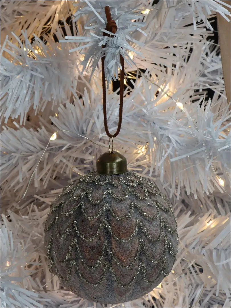 Kalėdinių burbulų komplektas (2vnt) DI4936 - €8 Save 50% __label:Pristatymas 1-2 d.d., color-auksine, color-pilka,