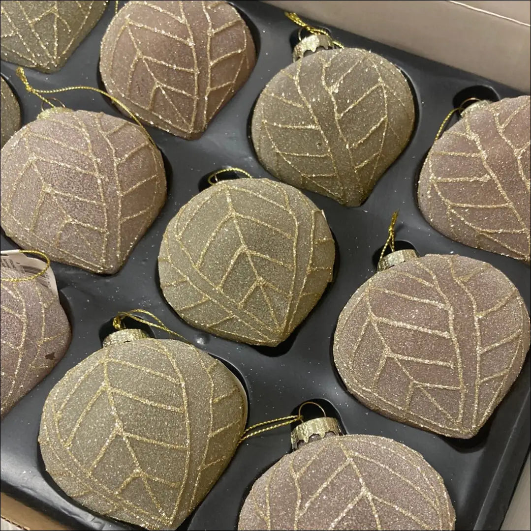 Kalėdinių žaisliukų komplektas (12vnt) DI4779 - €28 Save 50% 25-50, __label:Pristatymas 1-2 d.d., color-auksine,