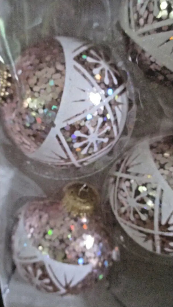 Kalėdinių žaisliukų komplektas (4vnt) DI10515 - €13 Save 50% __label:Pristatymas 1-2 d.d., color-balta, color-rozine,