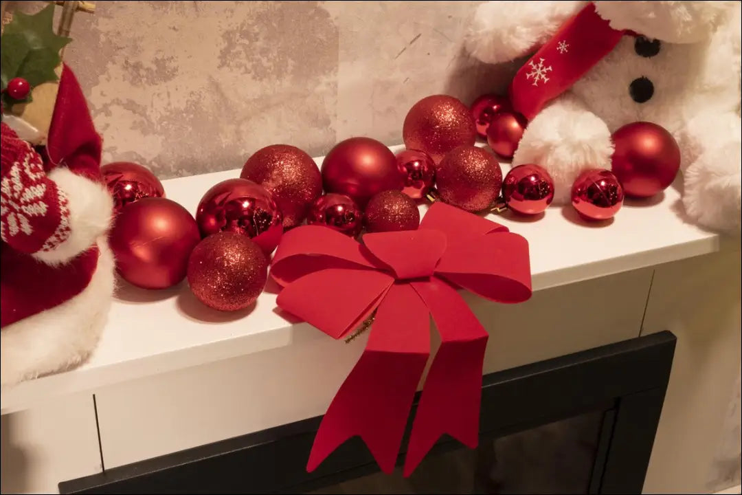 Kalėdinių žaisliukų komplektas dėžutėje (70vnt) DI10493 - €24 Save 50% __label:Pristatymas 1-2 d.d., color-raudona,