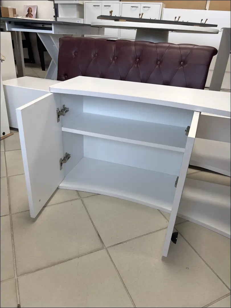 Kampinis TV staliukas SI2119 - €30 25-50, __label:Pristatymas 1-2 d.d., color-balta, material-mediena, pazeistas €25