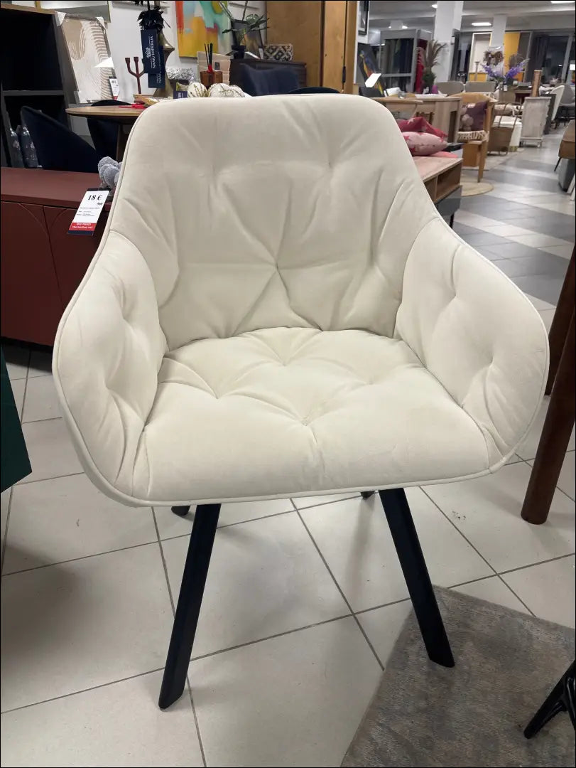 Kėdė VI1167 - €63 Save 50% 50-100, __label:Pristatymas 1-2 d.d., color-kremas, kedes-valgomojo, material-aksomas €50