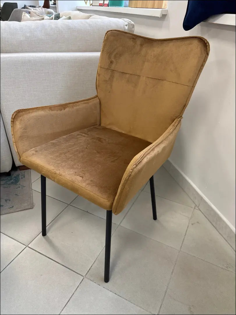 Kėdė VI1177 - €49 Save 50% 25-50, __label:Pristatymas 1-2 d.d., color-geltona, kedes-valgomojo, material-aksomas €25