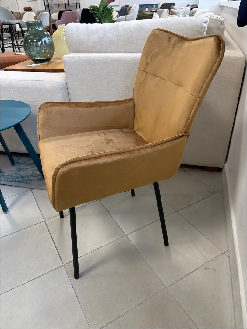 Kėdė VI1177 - €49 Save 50% 25-50, __label:Pristatymas 1-2 d.d., color-geltona, kedes-valgomojo, material-aksomas €25