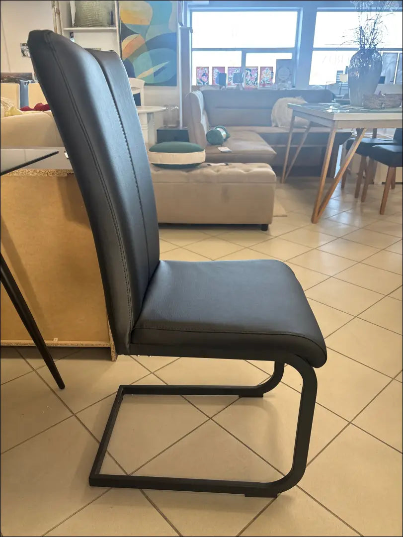 Kėdė VI1217 - €78 Save 50% 50-100, __label:Pristatymas 1-2 d.d., color-juoda, kedes-valgomojo, material-eko-oda €50