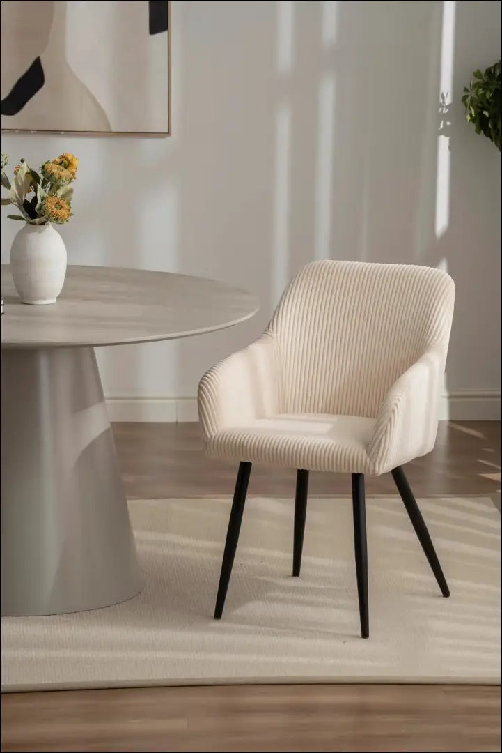 Kėdė VI1554 - €45 Save 50% 25-50, __label:Pristatymas 1-2 d.d., color-kremas, kedes-valgomojo, material-aksomas Aksomas
