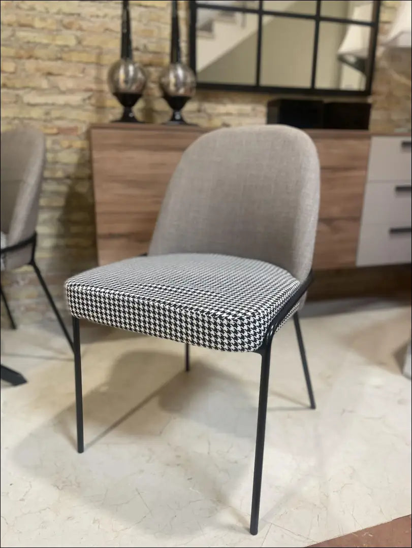 Kėdė VI691 - €64 Save 65% 50-100, __label:Pristatymas 1-2 d.d., color-balta, color-juoda, color-pilka €50 to €100