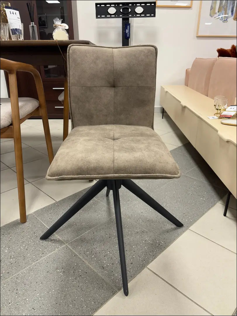 Kėdė VI831 - €36 Save 60% 25-50, __label:Pristatymas 1-2 d.d., color-ruda, kedes-valgomojo, material-dirbtine-oda €25