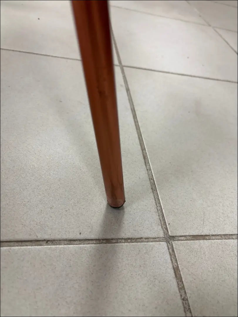 Kėdė VI857 - €45 Save 65% 25-50, __label:Pristatymas 1-2 d.d., color-auksine, color-juoda, material-dirbtine-oda €25