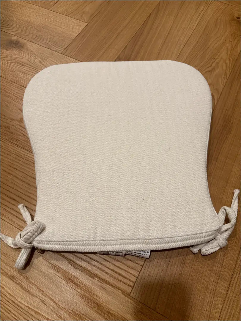 Kėdės pagalvėlė DI11217 - €15 Save 50% __label:Pristatymas 1-2 d.d., color-kremas, kedes-pagalvele, kedes-pagalveles,