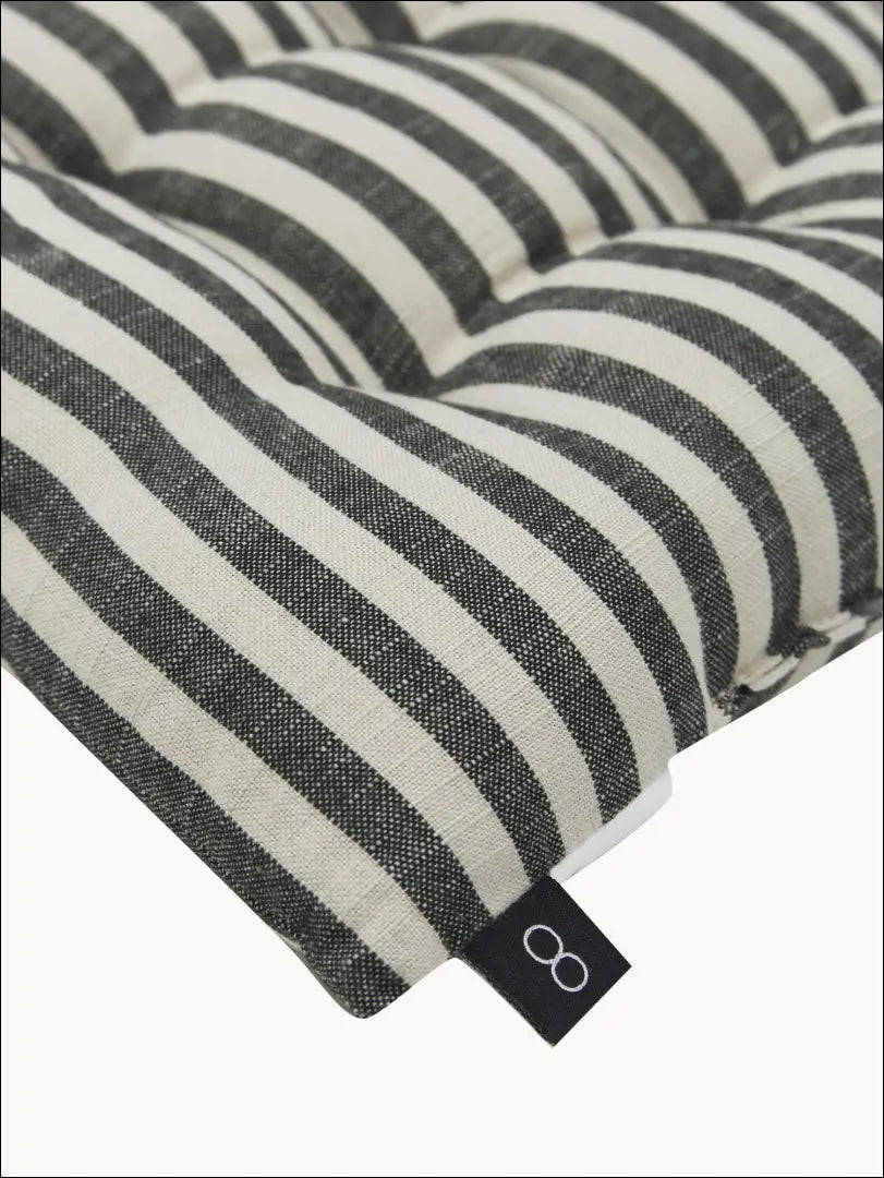 Kėdės pagalvėlė DI6419 - €8 Save 65% __label:Pristatymas 1-2 d.d., color-juoda, color-smelio, kedes-pagalveles,