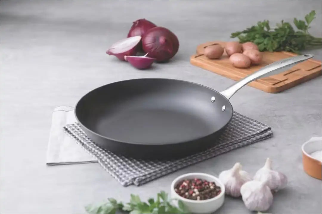 Keptuvė (30cm) DI11935 - €34 Save 50% 25-50, __label:Pristatymas 1-2 d.d., color-juoda, interjeras, material-metalas