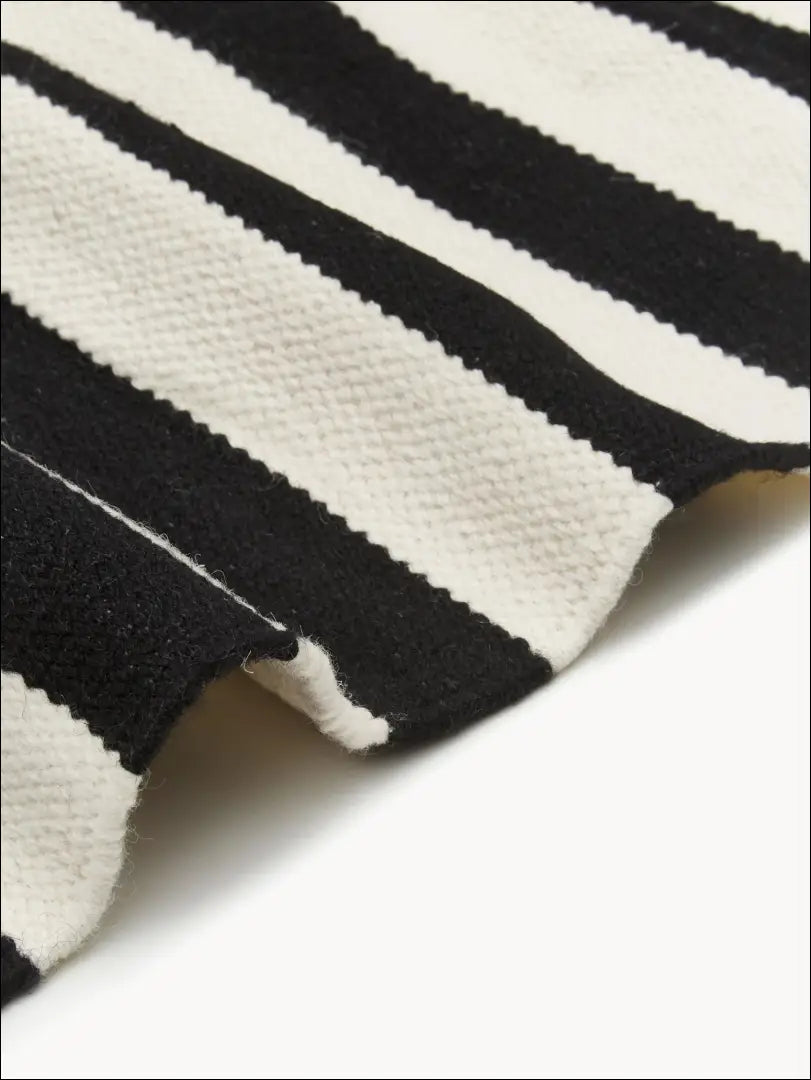 Kilimas RU730 - €184 Save 55% 100-200, __label:Pristatymas 1-2 d.d., color-balta, color-juoda, color-kremas Kilimai