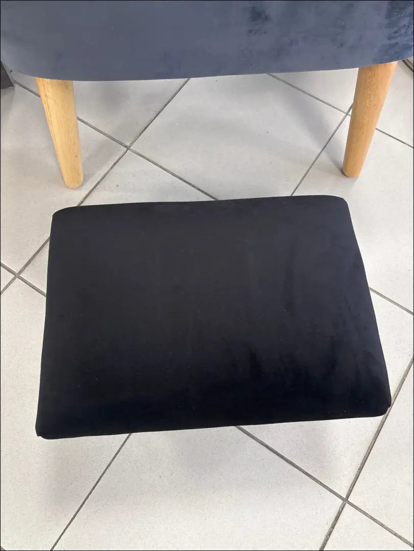 Kojų kėdutė MI849 - €55 Save 50% 50-100, __label:Pristatymas 1-2 d.d., color-juoda, foteliai, material-aksomas €50