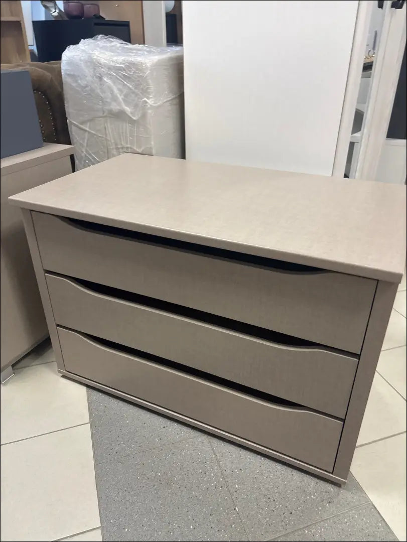 Komoda SI2004 - €65 Save 50% 50-100, __label:Pristatymas 1-2 d.d., color-pilka, material-mediena, pazeistas €50 to €100