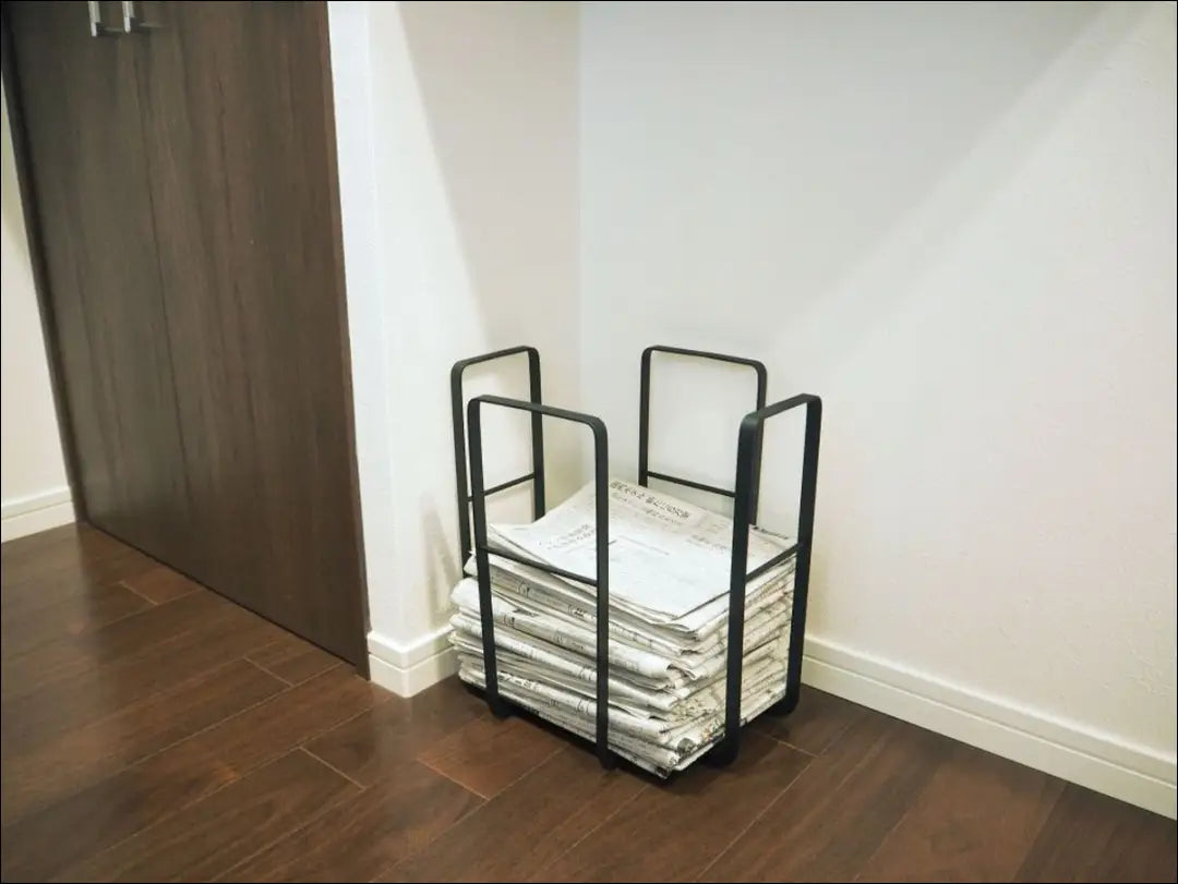 Laikraščių ir žurnalų laikiklis DI10725 - €36 Save 50% 25-50, __label:Pristatymas 1-2 d.d., color-juoda, dekoracijos,