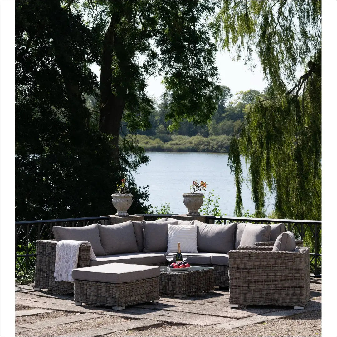 Lauko baldų komplektas poliratanas pilka su pagalvėlėmis RD1118 - €2,437 Save 15% __label:Pristatymas 5-14 d.d., Kubu