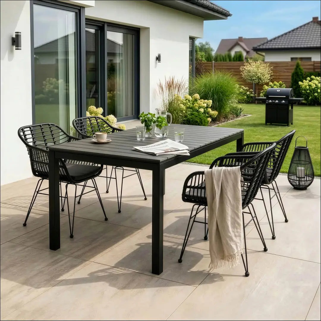 Lauko stalas iš kompozito juodos spalvos / ąžuolo 160-210 cm TE1177 - €358 Save 15% __label:Pristatymas 5-14 d.d.,