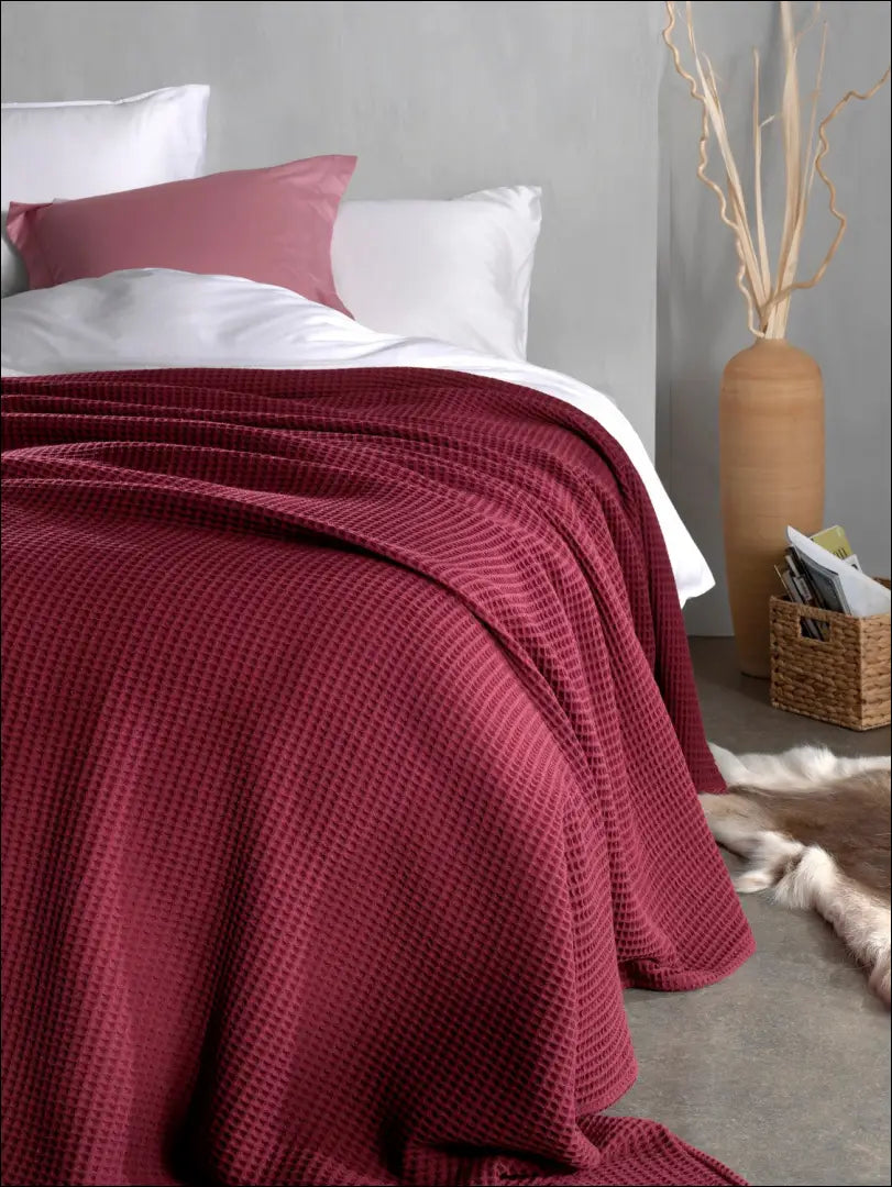 Lovatiesė (180x260cm) DI10809 - €42 Save 50% 25-50, __label:Pristatymas 1-2 d.d., color-raudona, material-medvilne,