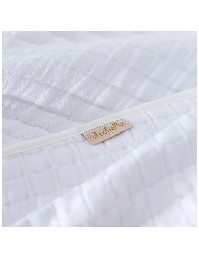 Lovatiesė (180x270cm) DI6629 - €34 Save 70% 25-50, __label:Pristatymas 1-2 d.d., color-balta, material-medvilne,