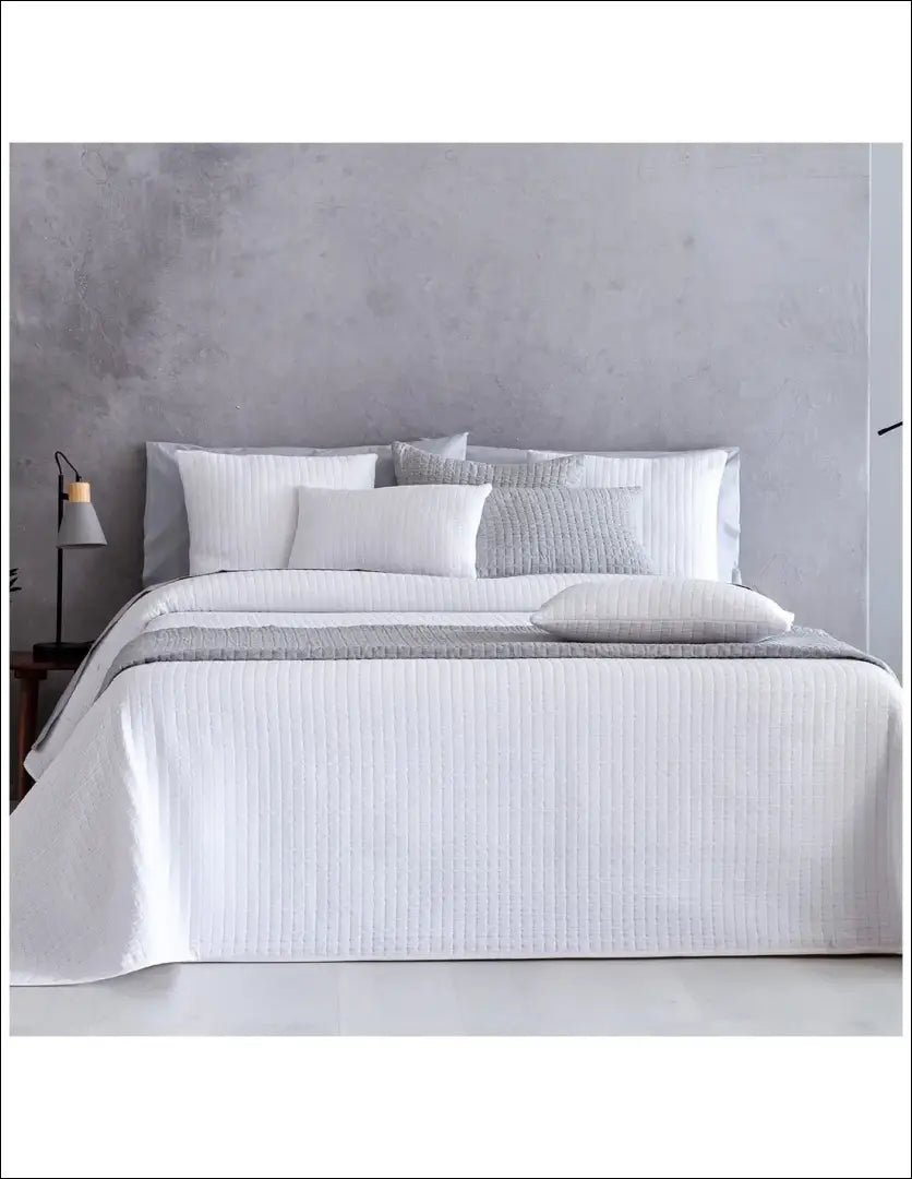Lovatiesė (180x270cm) DI6629 - €34 Save 70% 25-50, __label:Pristatymas 1-2 d.d., color-balta, material-medvilne,