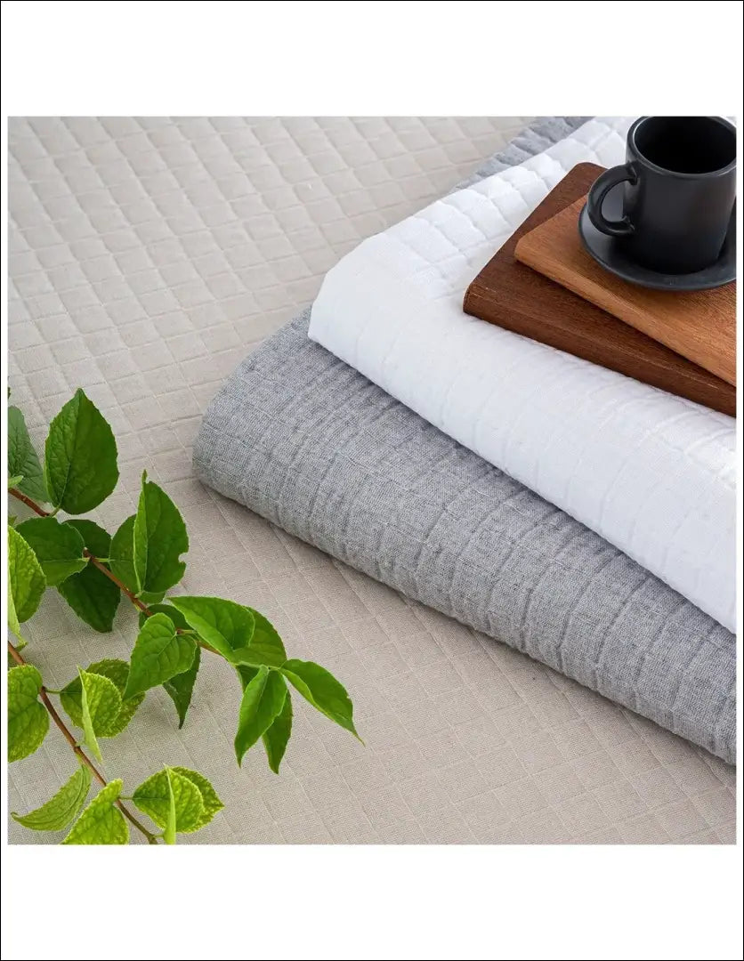 Lovatiesė (180x270cm) DI6629 - €34 Save 70% 25-50, __label:Pristatymas 1-2 d.d., color-balta, material-medvilne,