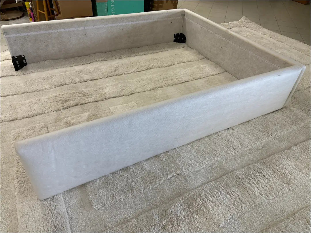 Lovos rėmas GI400 - €70 50-100, __label:Pristatymas 1-2 d.d., color-balta, material-poliesteris, pazeistas Balta