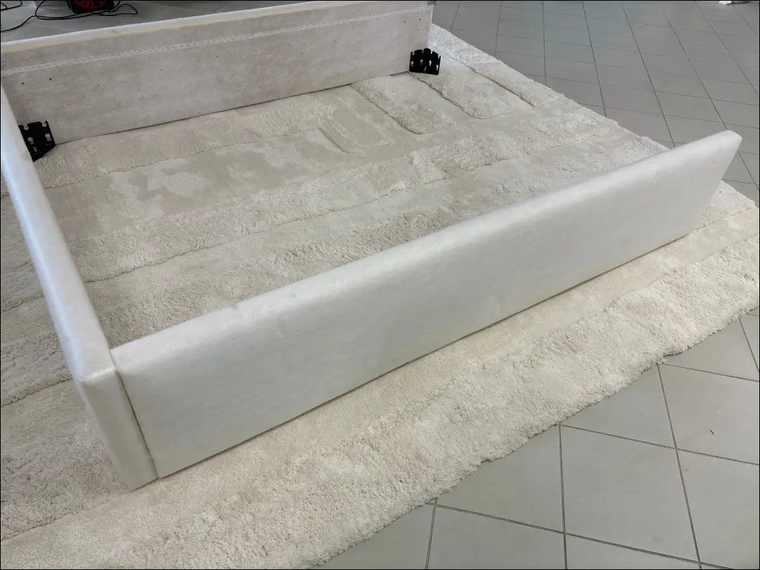 Lovos rėmas GI400 - €70 50-100, __label:Pristatymas 1-2 d.d., color-balta, material-poliesteris, pazeistas Balta