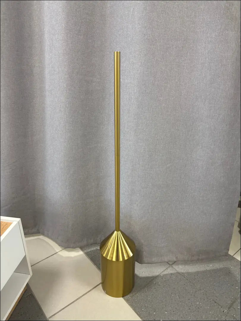 Metalinis stovas KI1206 - €25 25-50, __label:Pristatymas 1-2 d.d., color-auksine, material-metalas, pazeistas to €50