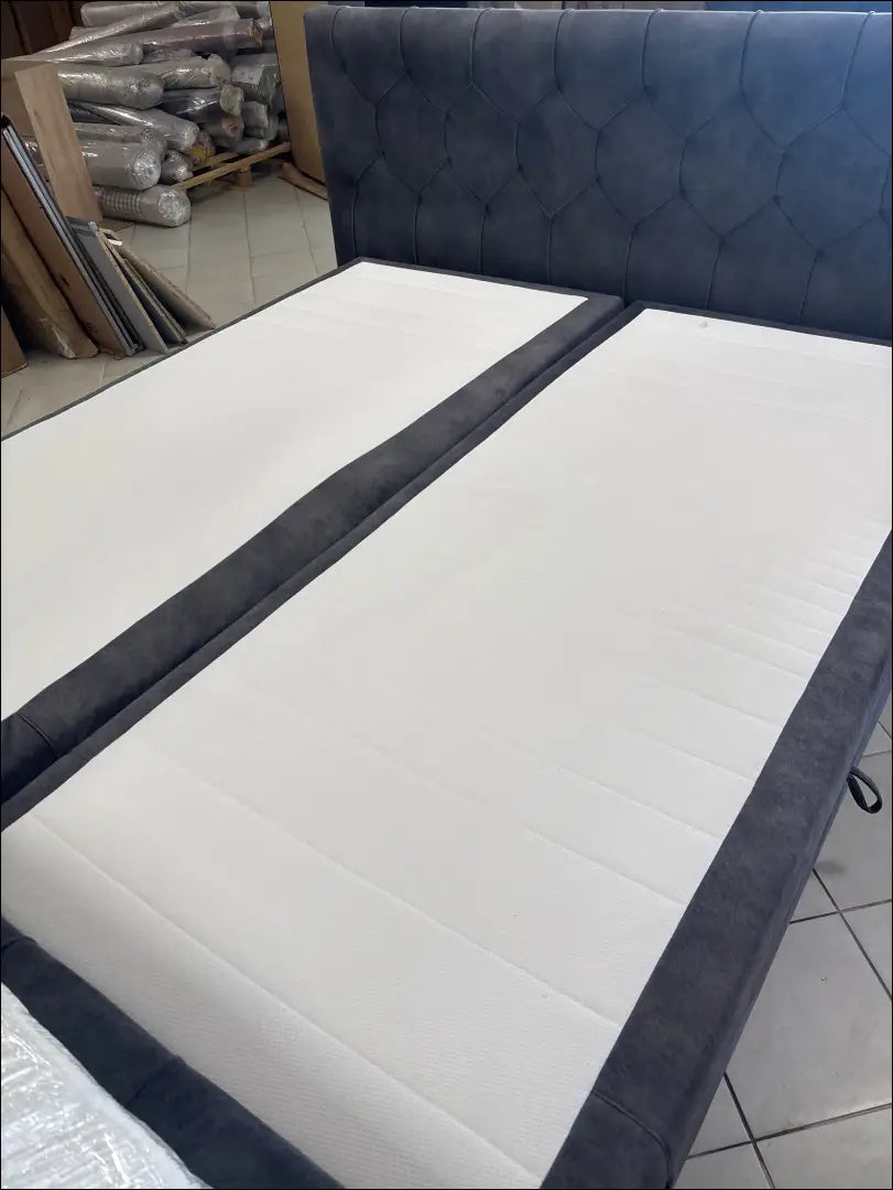Miegamojo lova (180x200cm) GI814 - €600 Save 60% __label:Pristatymas 1-2 d.d., color-pilka, material-aksomas,