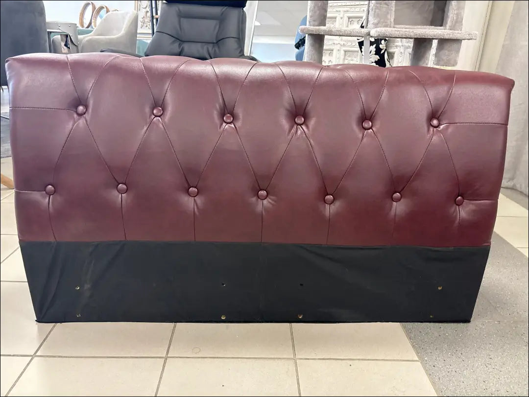 Minkšta dalis KI1007 - €20 __label:Pristatymas 1-2 d.d., color-raudona, material-dirbtine-oda, pazeistas, pazeisti Iki