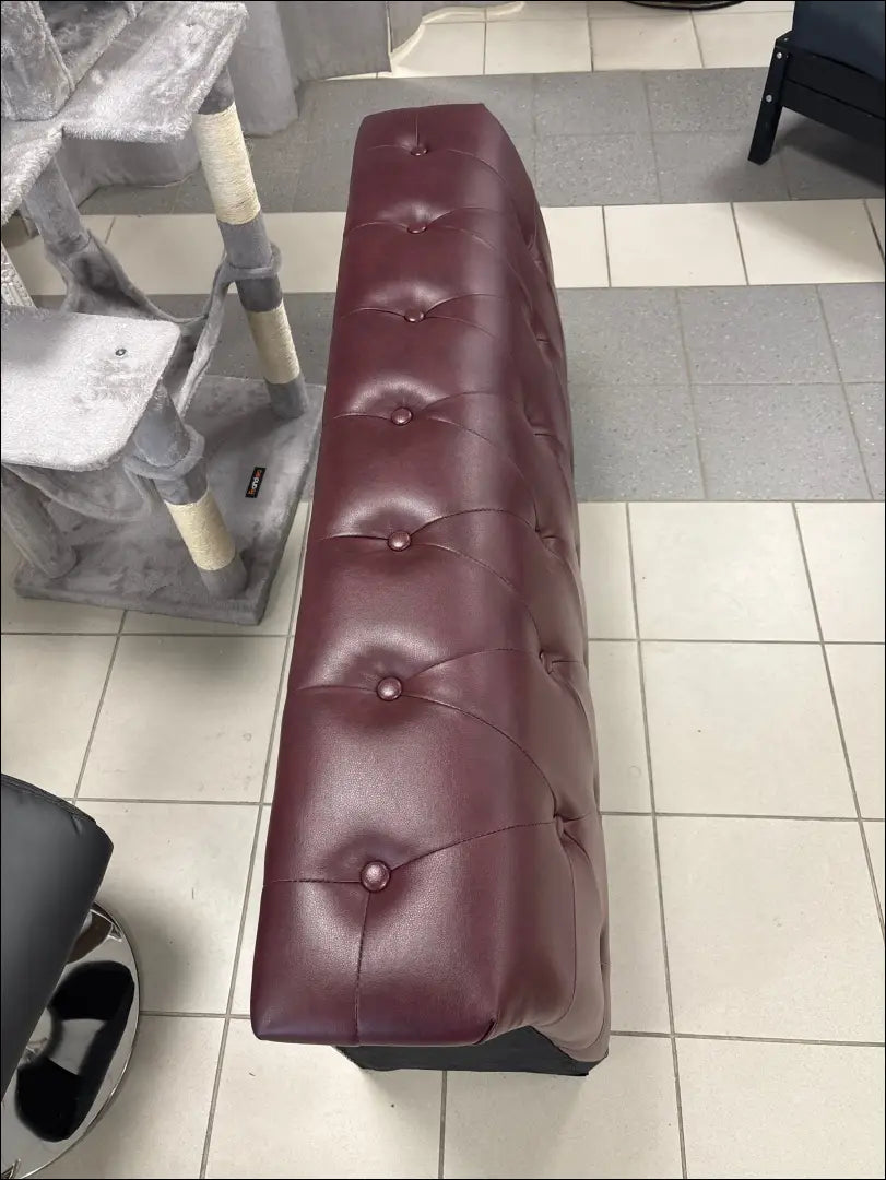 Minkšta dalis KI1007 - €20 __label:Pristatymas 1-2 d.d., color-raudona, material-dirbtine-oda, pazeistas, pazeisti Iki