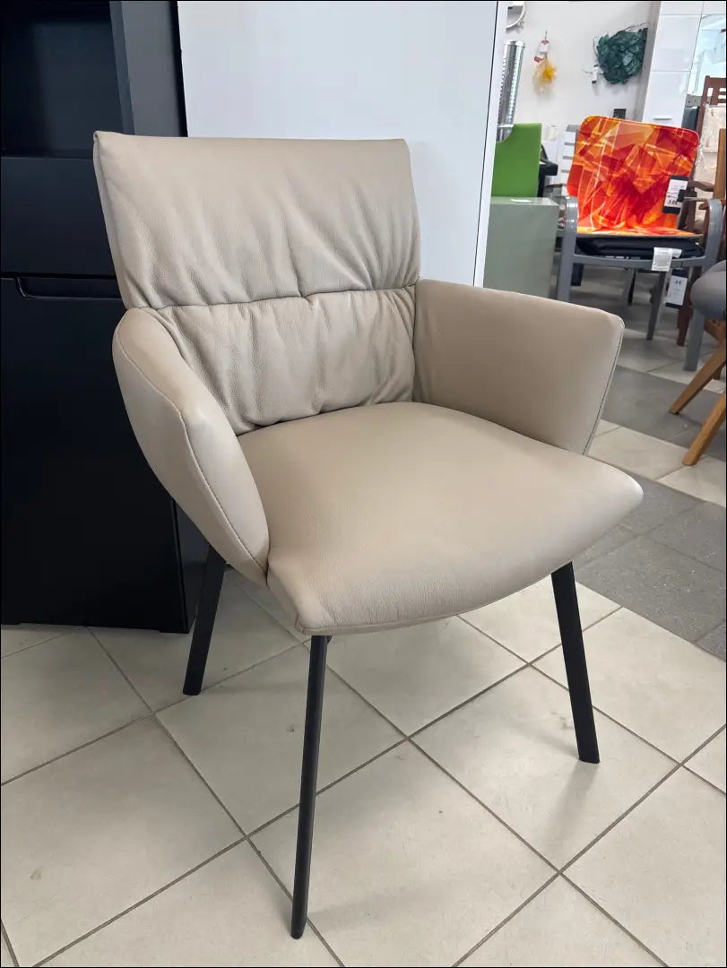Odinė kėdė VI1407 - €115 Save 65% 100-200, __label:Pristatymas 1-2 d.d., color-smelio, material-oda, pazeistas €100