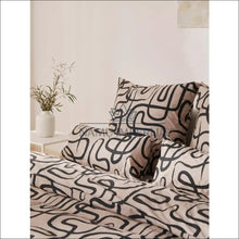 Įkelti vaizdą į galerijos rodinį, Pagalvės užvalkalas (50x70cm) DI5434 - €5 Save 50% color-juoda, color-ruda, material-medvilne, pagalves-uzvalkalas,
