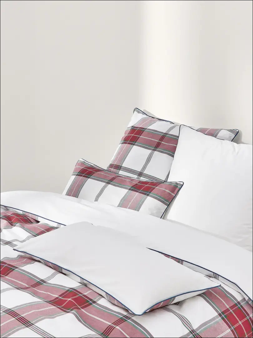 Pagalvės užvalkalas DI11515 - €6 Save 60% __label:Pristatymas 1-2 d.d., color-balta, color-raudona, material-medvilne,