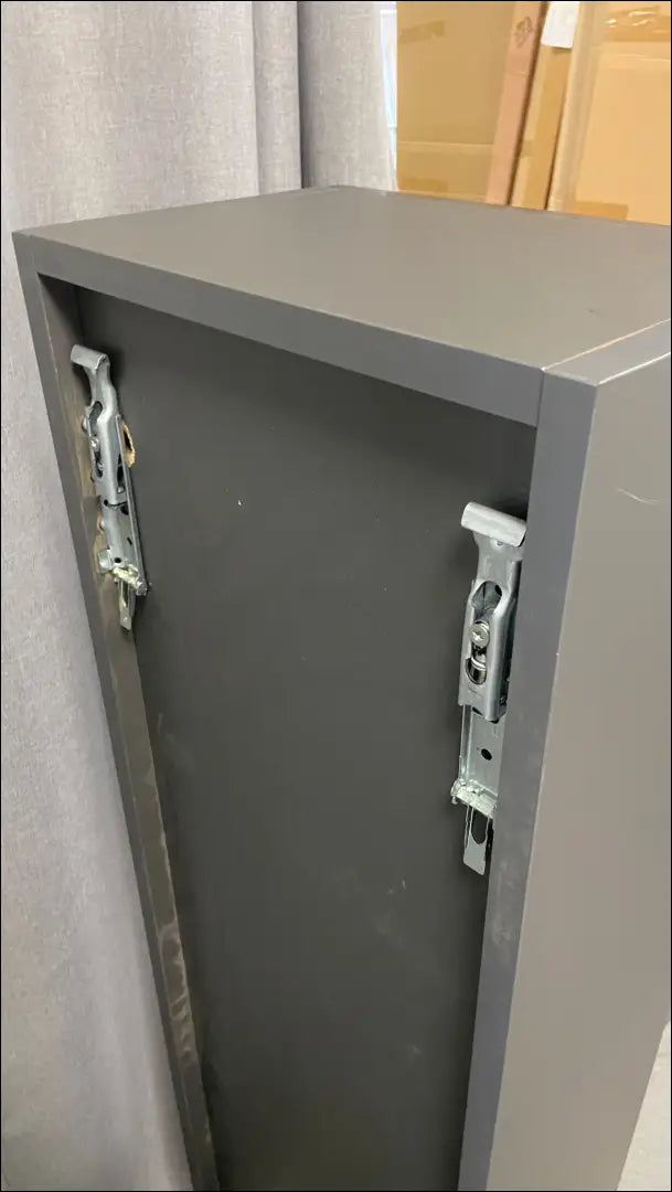 Pakabinama spintelė KI707 - €65 Save 60% 50-100, __label:Pristatymas 1-2 d.d., color-pilka, material-mediena, pazeistas