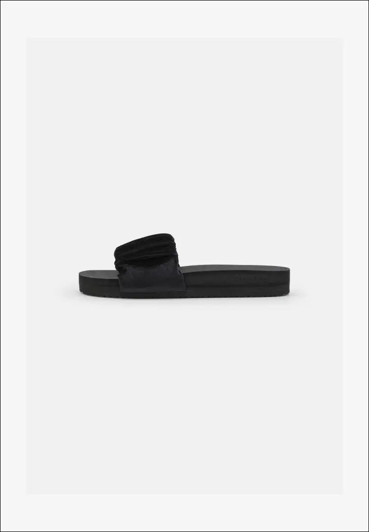 Paplūdimio šlepetės (36) DR145 - €25 Save 50% 25-50, __label:Pristatymas 1-2 d.d., color-juoda, drabuziai, tekstile