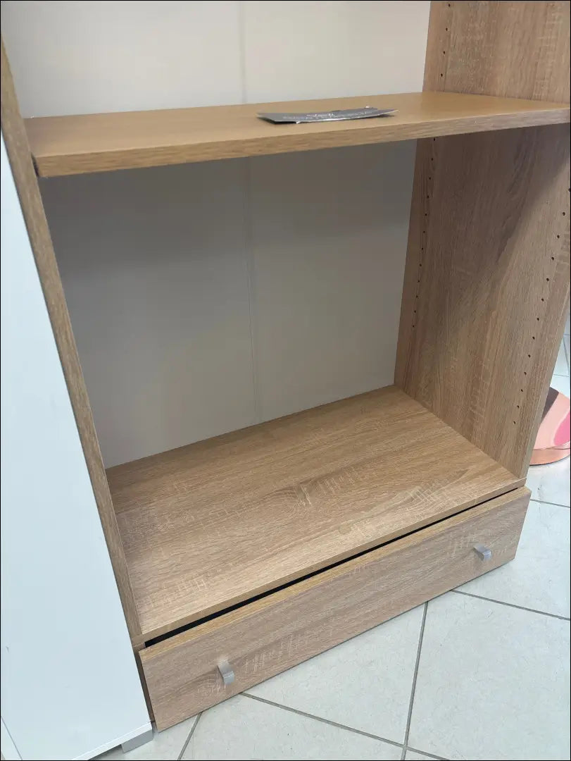 Pastatoma lentyna KI1011 - €45 25-50, __label:Pristatymas 1-2 d.d., color-ruda, material-mediena, pazeistas €25 to €50