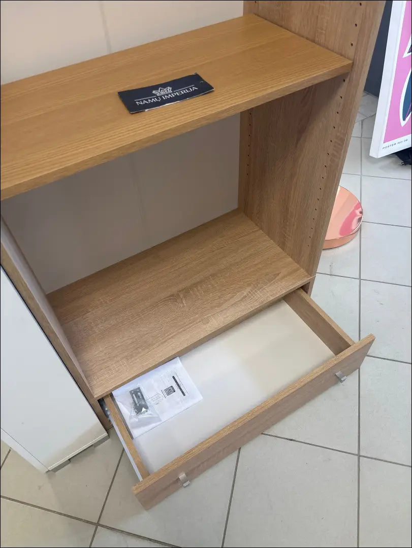 Pastatoma lentyna KI1011 - €45 25-50, __label:Pristatymas 1-2 d.d., color-ruda, material-mediena, pazeistas €25 to €50