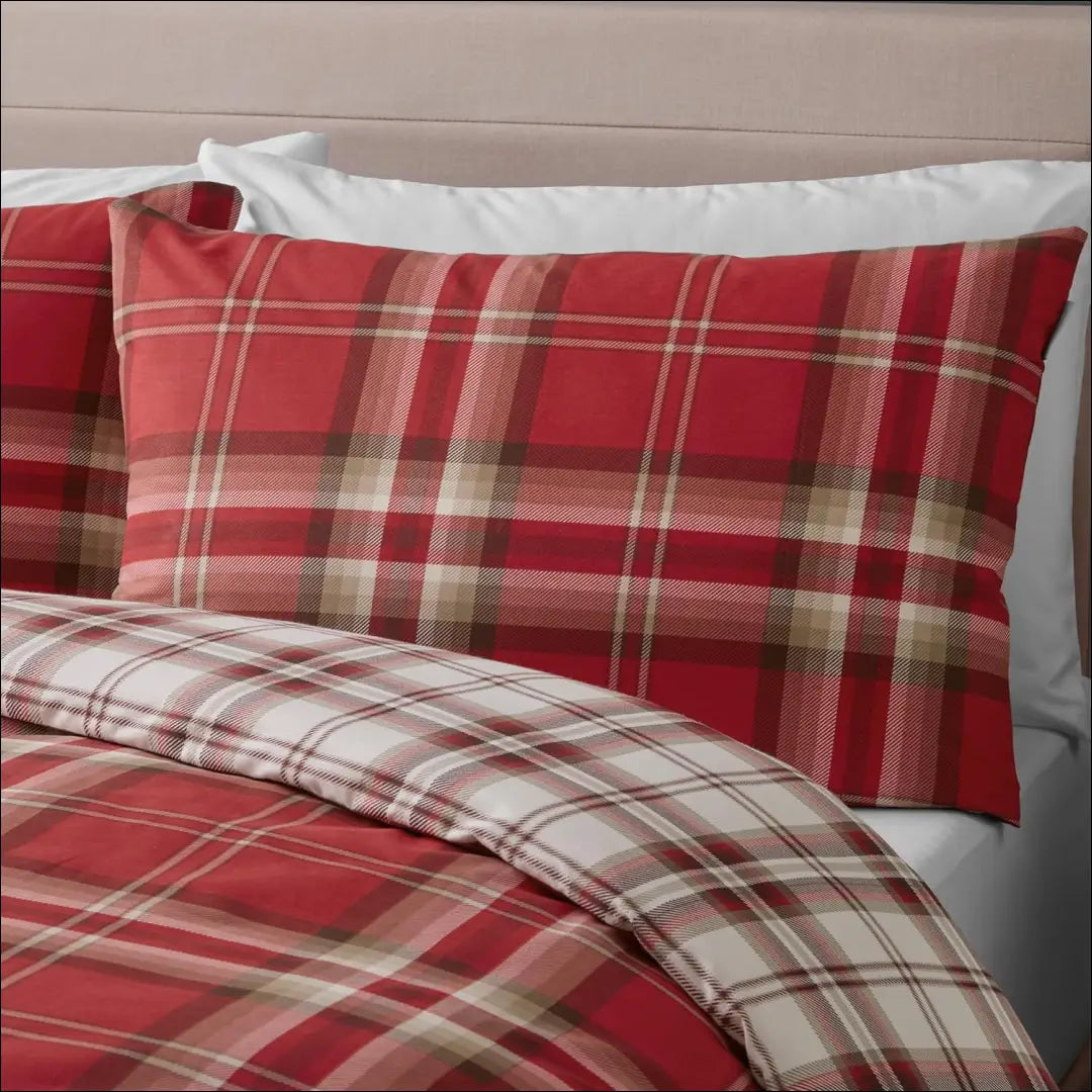 Patalynės komplektas (3 dalys) DI11595 - €20 Save 65% __label:Pristatymas 1-2 d.d., color-raudona, material-medvilne,