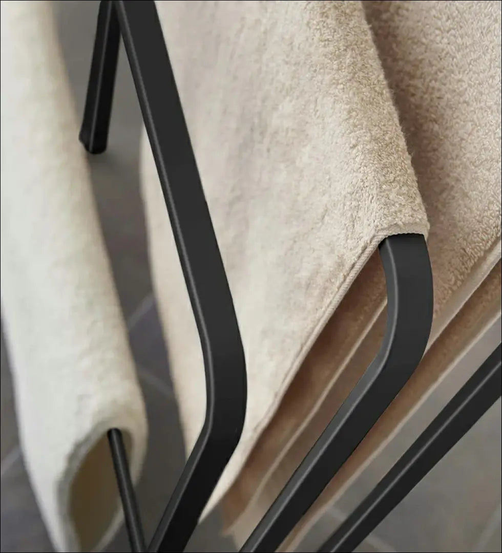 Rankšluosčių kabykla DI10456 - €46 Save 50% 25-50, __label:Pristatymas 1-2 d.d., color-juoda, drabuziu-kabykla, €25